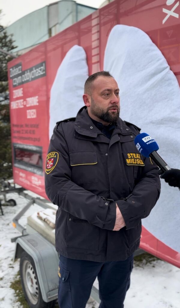 Straż Miejska Łomianki angażująca się w akcję czystego powietrza w gminie